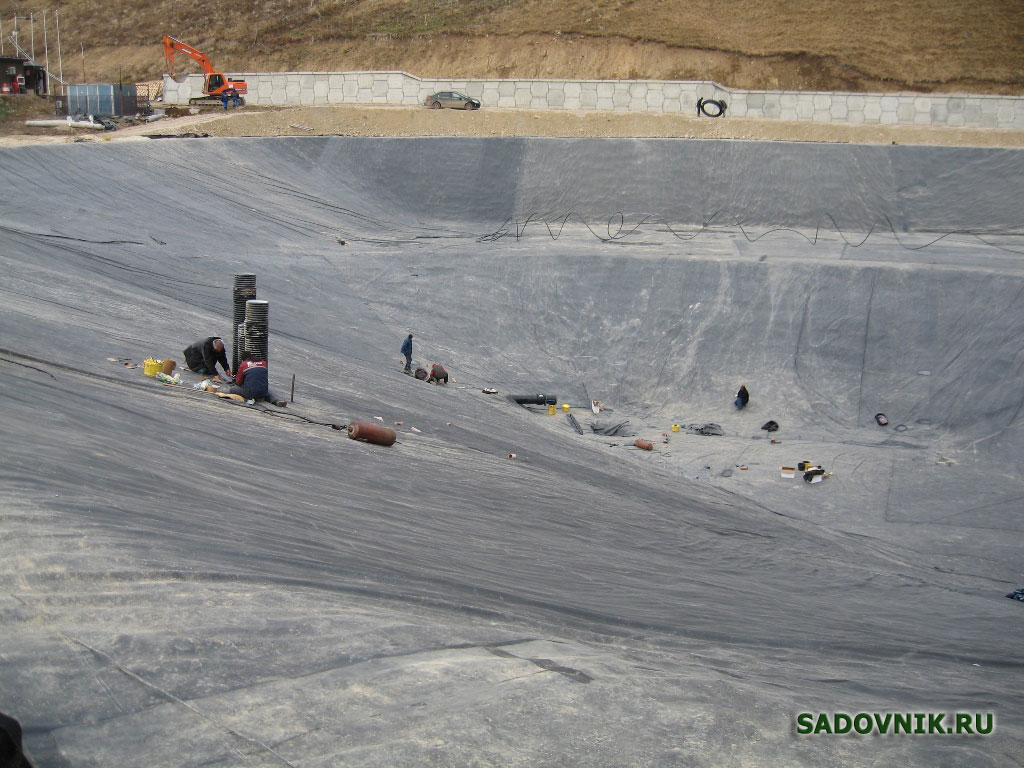В октябре-ноябре 2014 года техническими специалистами гк ГЛОБУС Интернейшнл был проведен шеф-монтаж EPDM мембраны Firestone EPDM Geomembrane на новом горнолыжном курорте Архыз SKI.