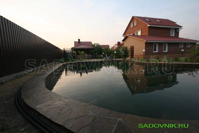 Плавательный пруд в коттеджном поселке, Московская область